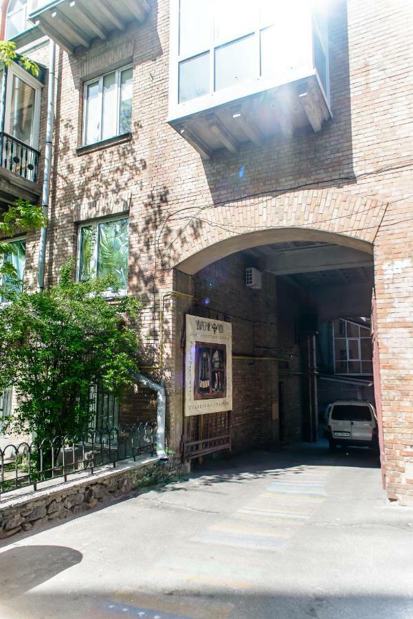 Globus Lipki Hostel Киев Екстериор снимка