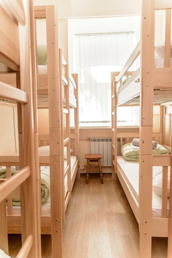 Globus Lipki Hostel Киев Екстериор снимка