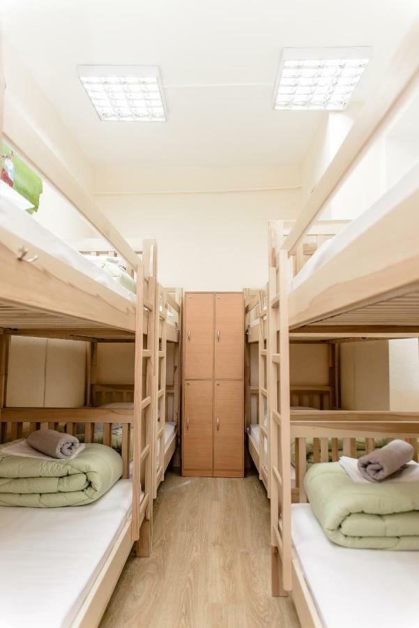 Globus Lipki Hostel Киев Екстериор снимка