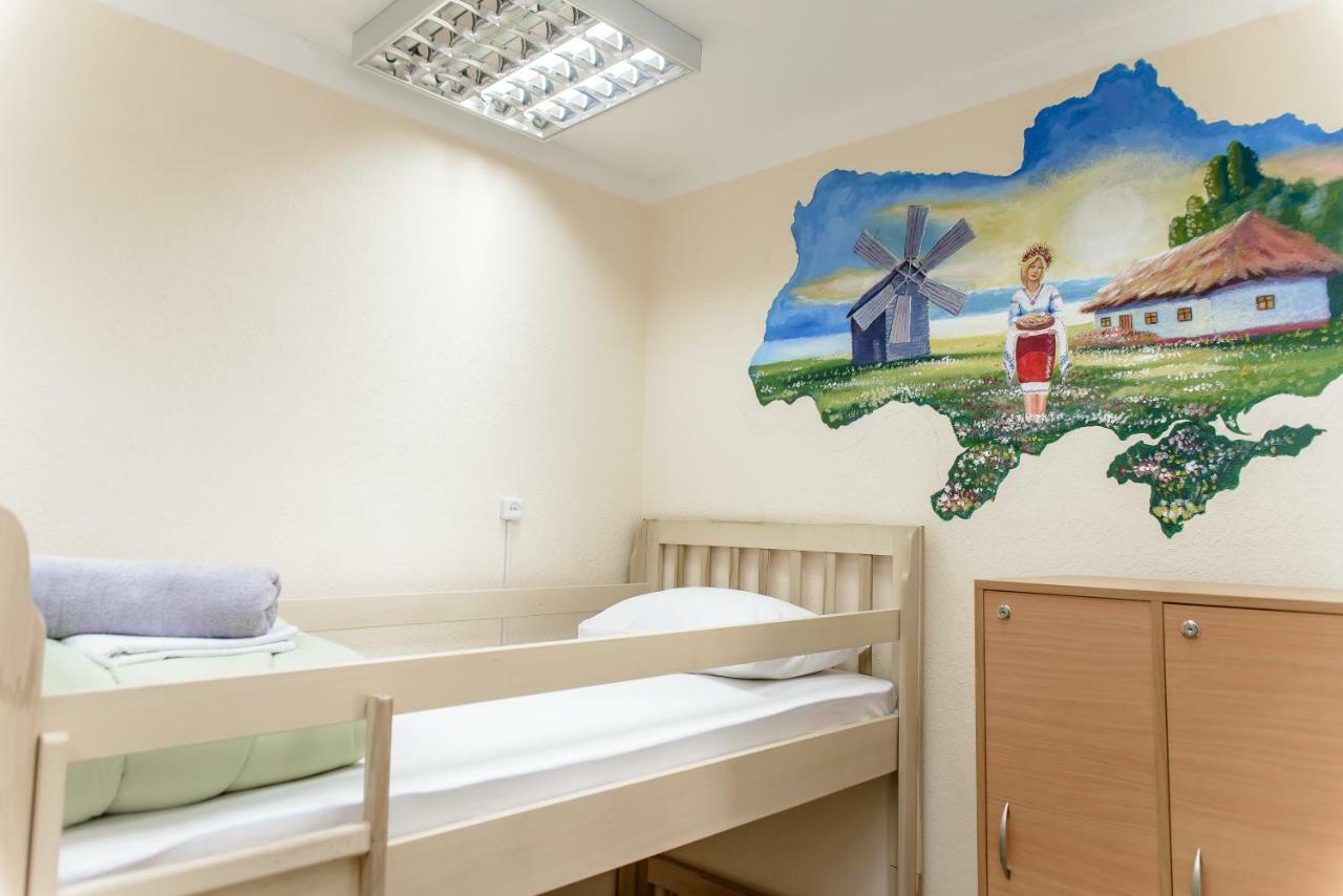 Globus Lipki Hostel Киев Екстериор снимка