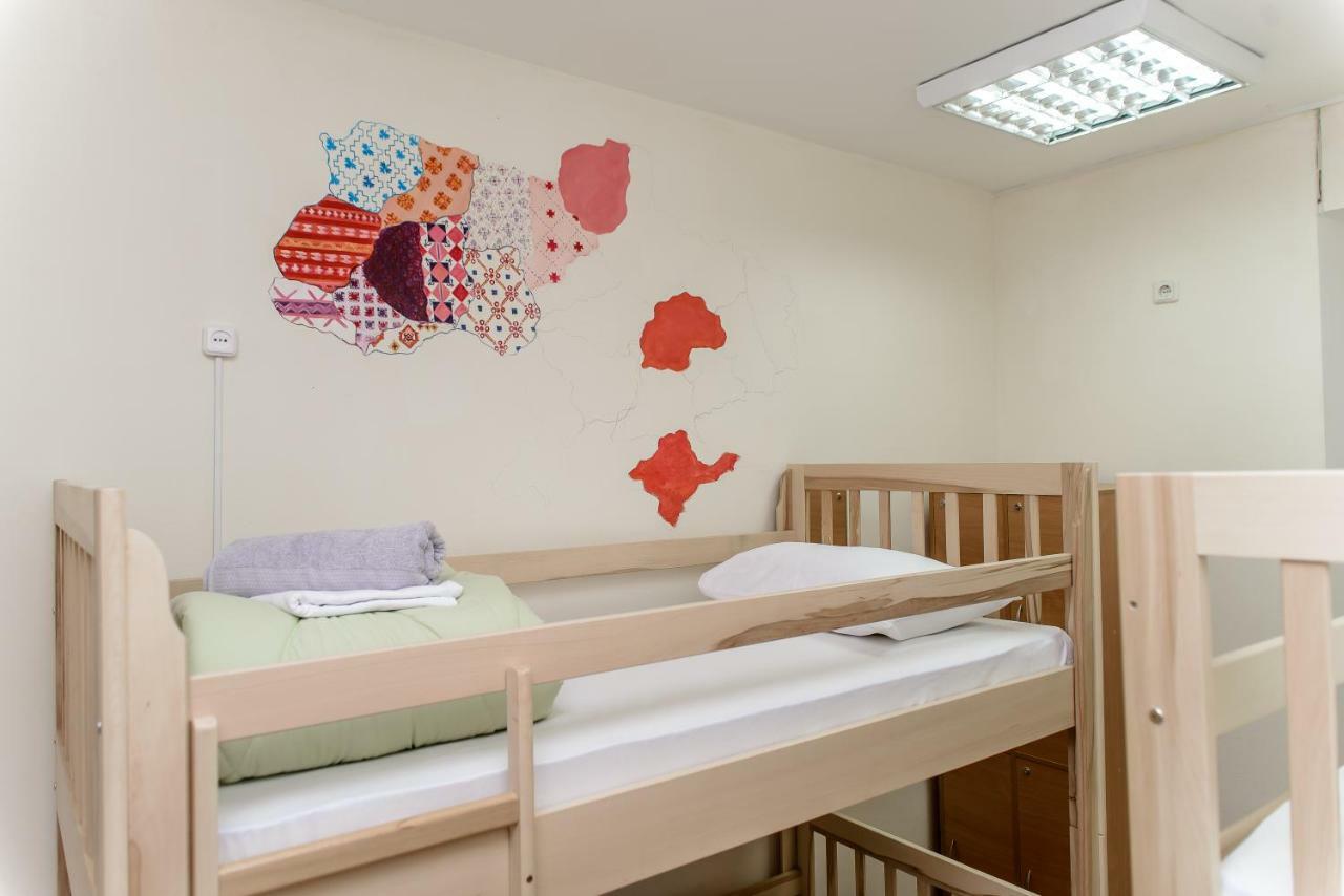 Globus Lipki Hostel Киев Екстериор снимка