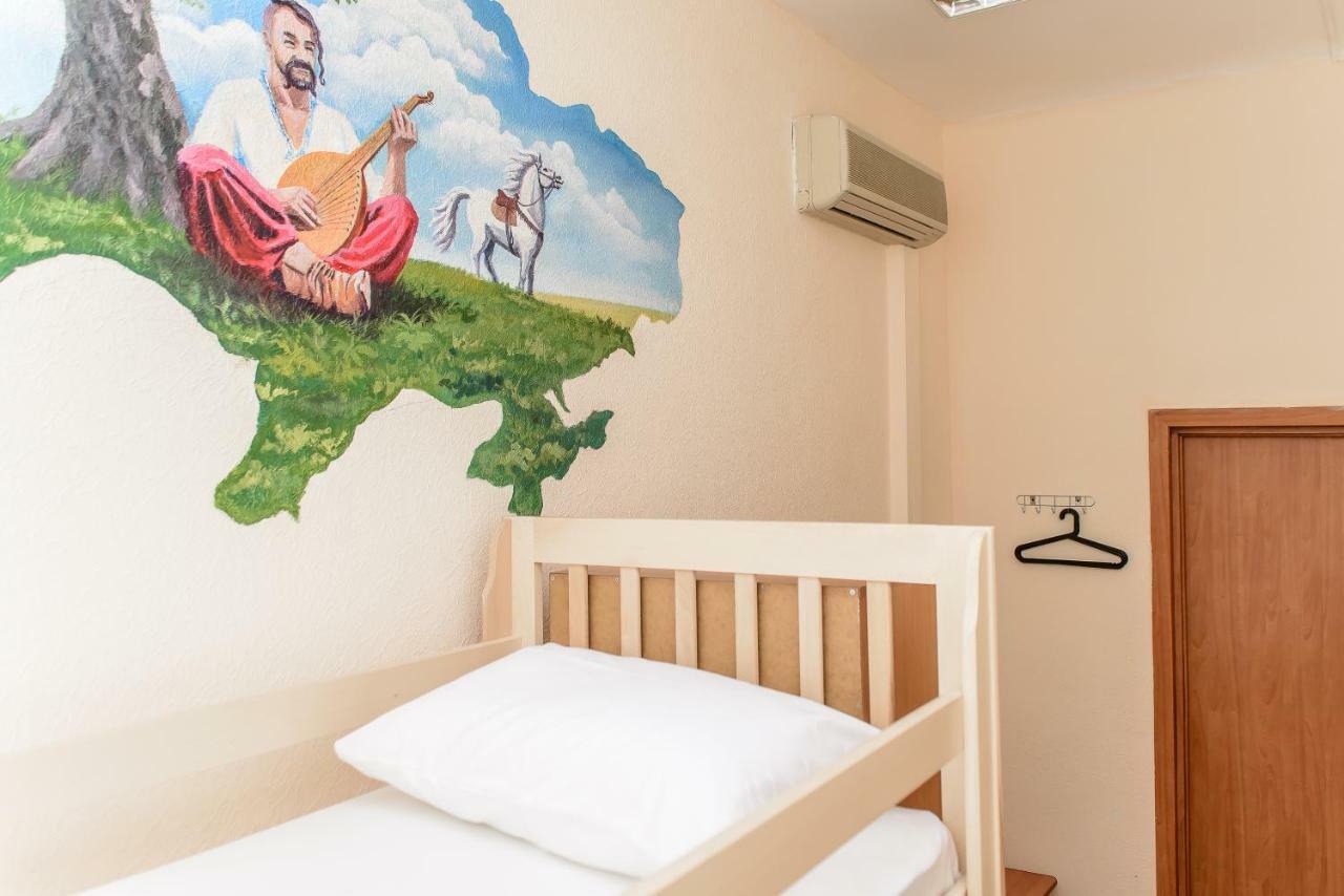 Globus Lipki Hostel Киев Екстериор снимка