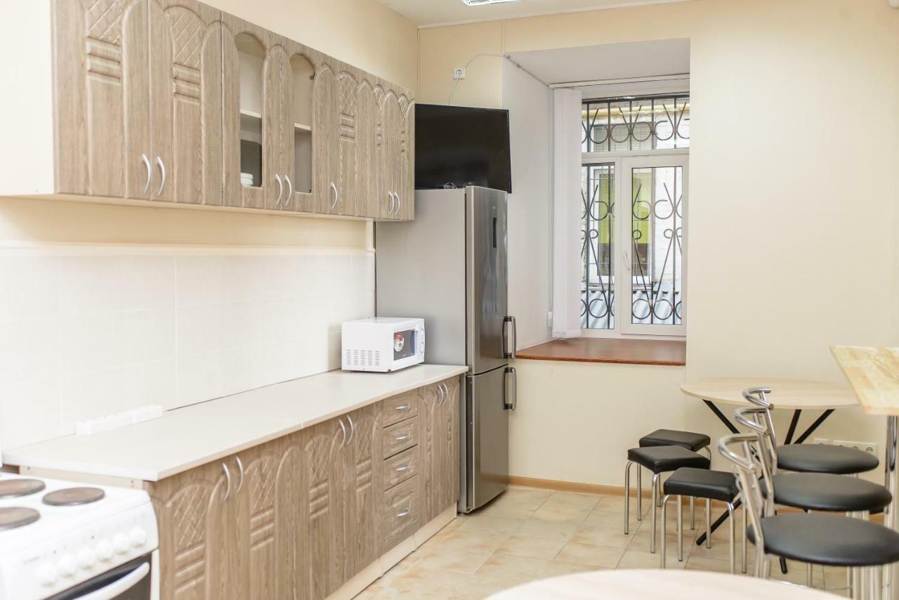 Globus Lipki Hostel Киев Екстериор снимка
