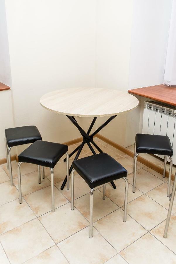 Globus Lipki Hostel Киев Екстериор снимка
