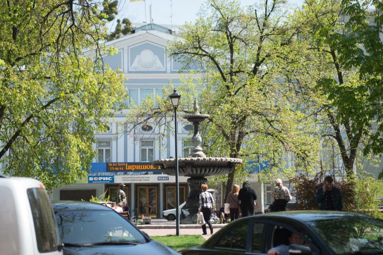 Globus Lipki Hostel Киев Екстериор снимка