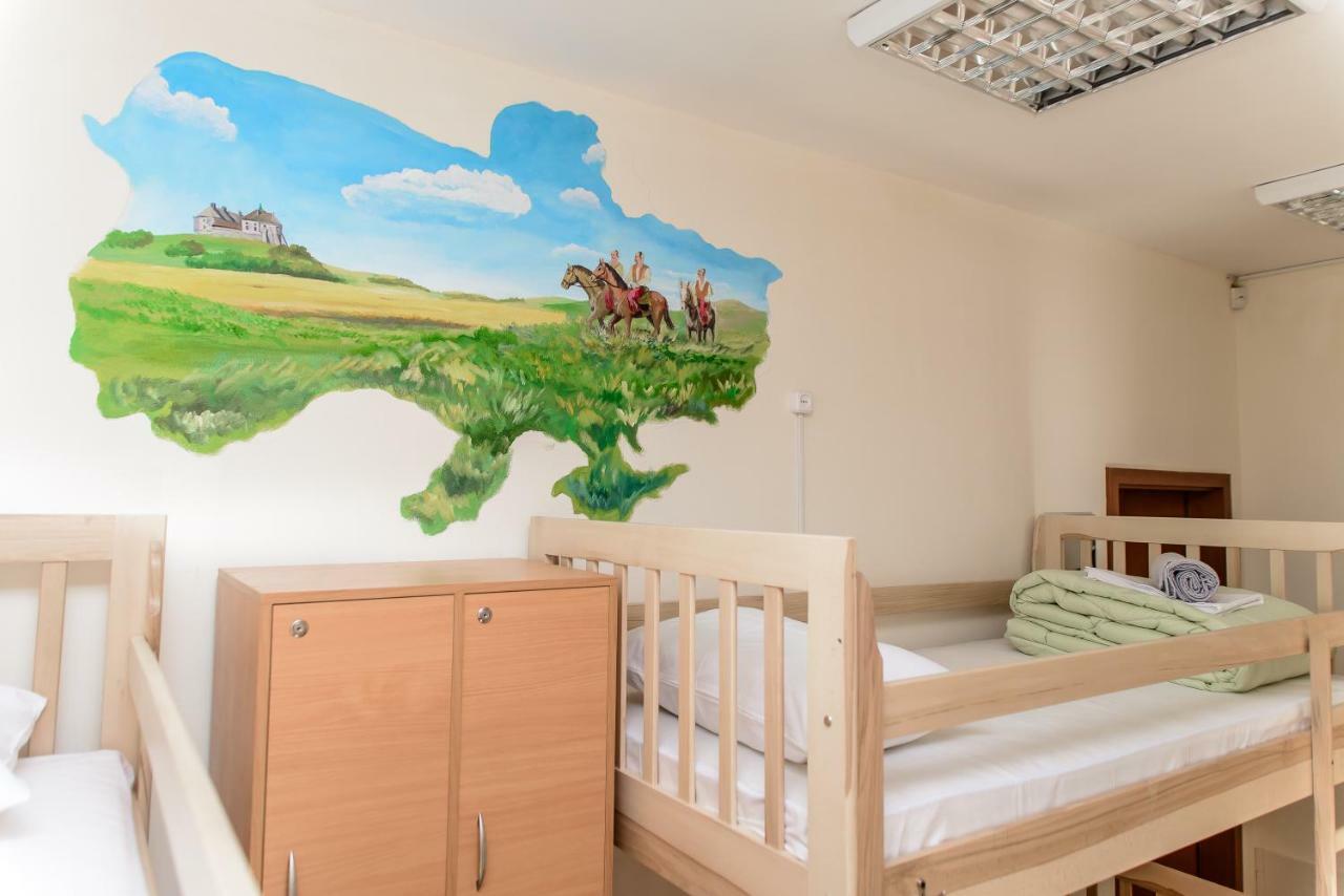 Globus Lipki Hostel Киев Екстериор снимка