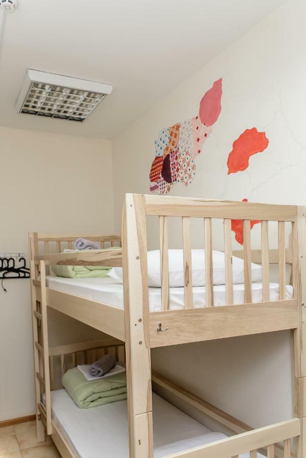 Globus Lipki Hostel Киев Екстериор снимка