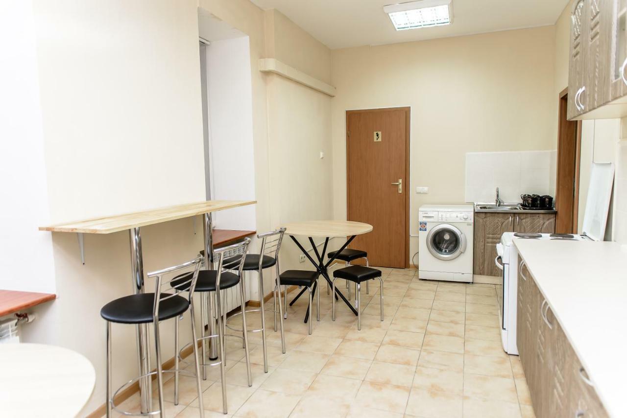 Globus Lipki Hostel Киев Екстериор снимка