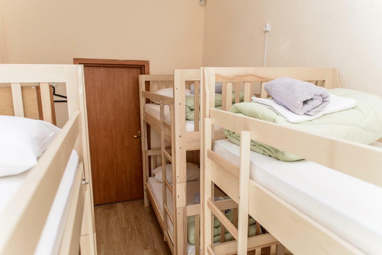 Globus Lipki Hostel Киев Екстериор снимка