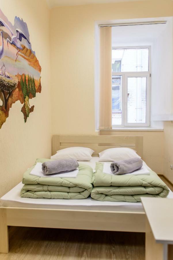 Globus Lipki Hostel Киев Екстериор снимка