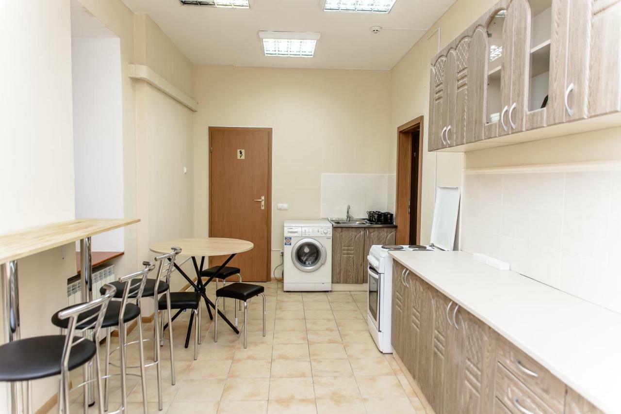 Globus Lipki Hostel Киев Екстериор снимка