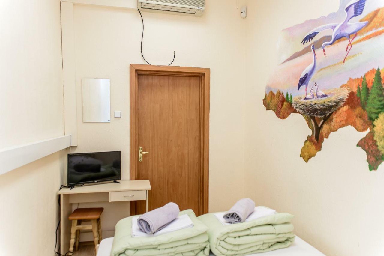 Globus Lipki Hostel Киев Екстериор снимка