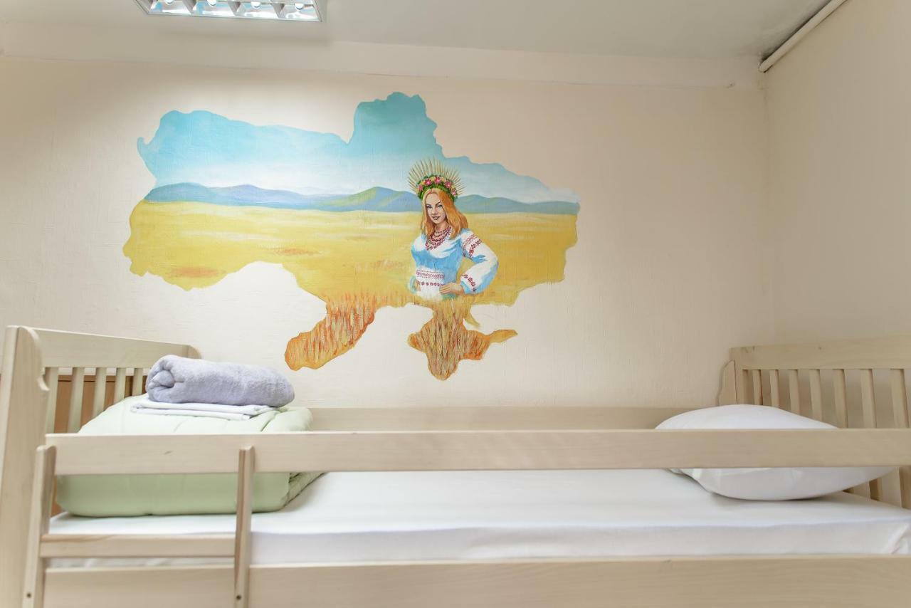 Globus Lipki Hostel Киев Екстериор снимка