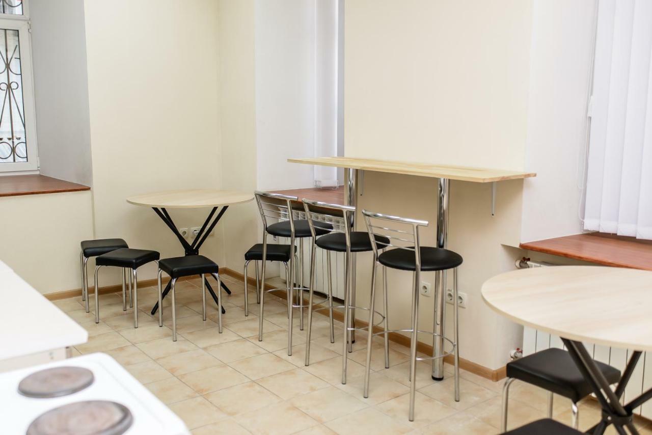 Globus Lipki Hostel Киев Екстериор снимка