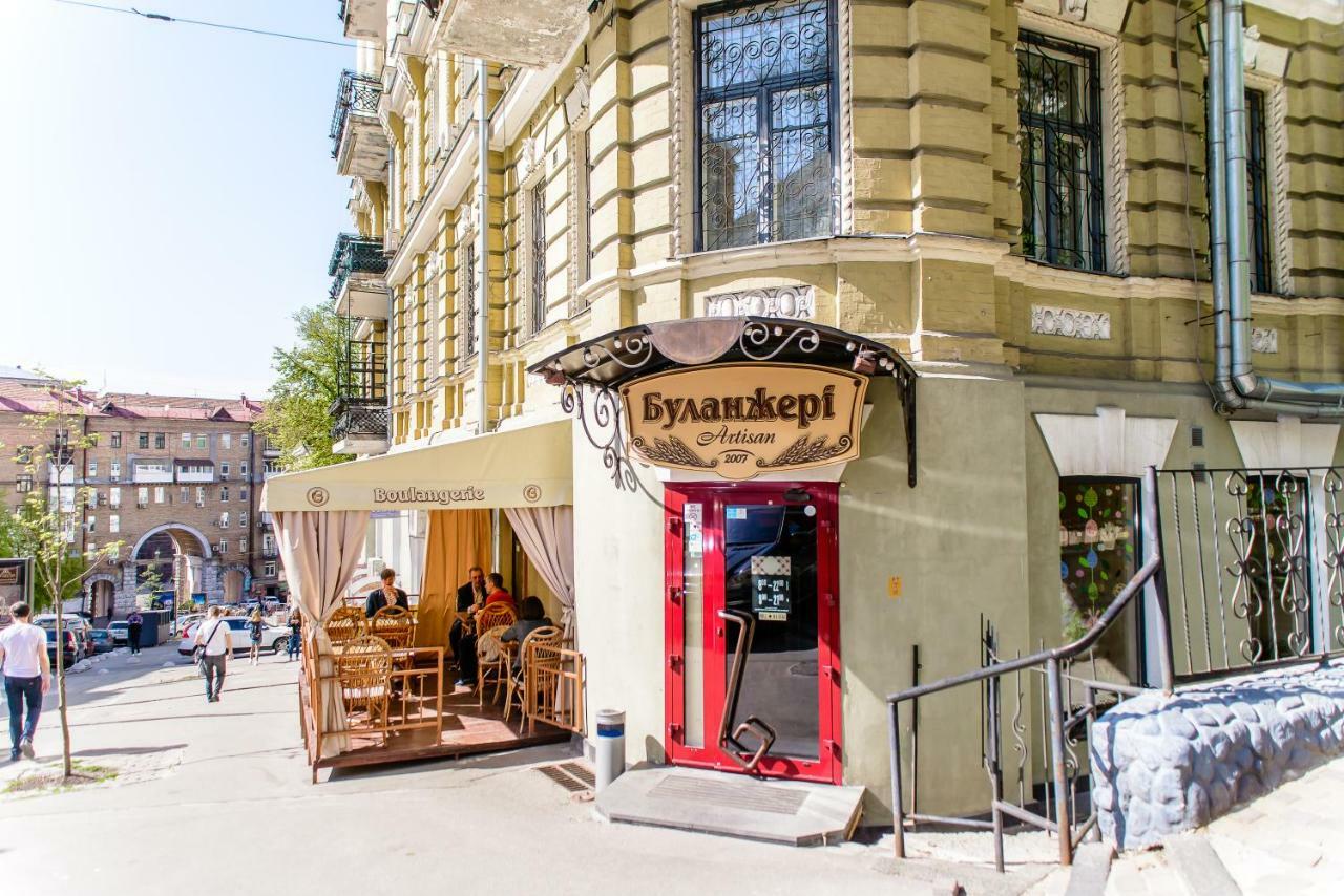 Globus Lipki Hostel Киев Екстериор снимка