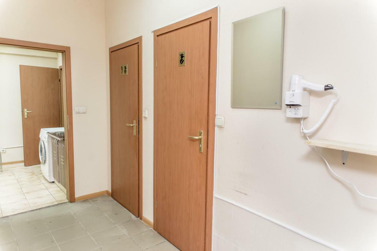 Globus Lipki Hostel Киев Екстериор снимка