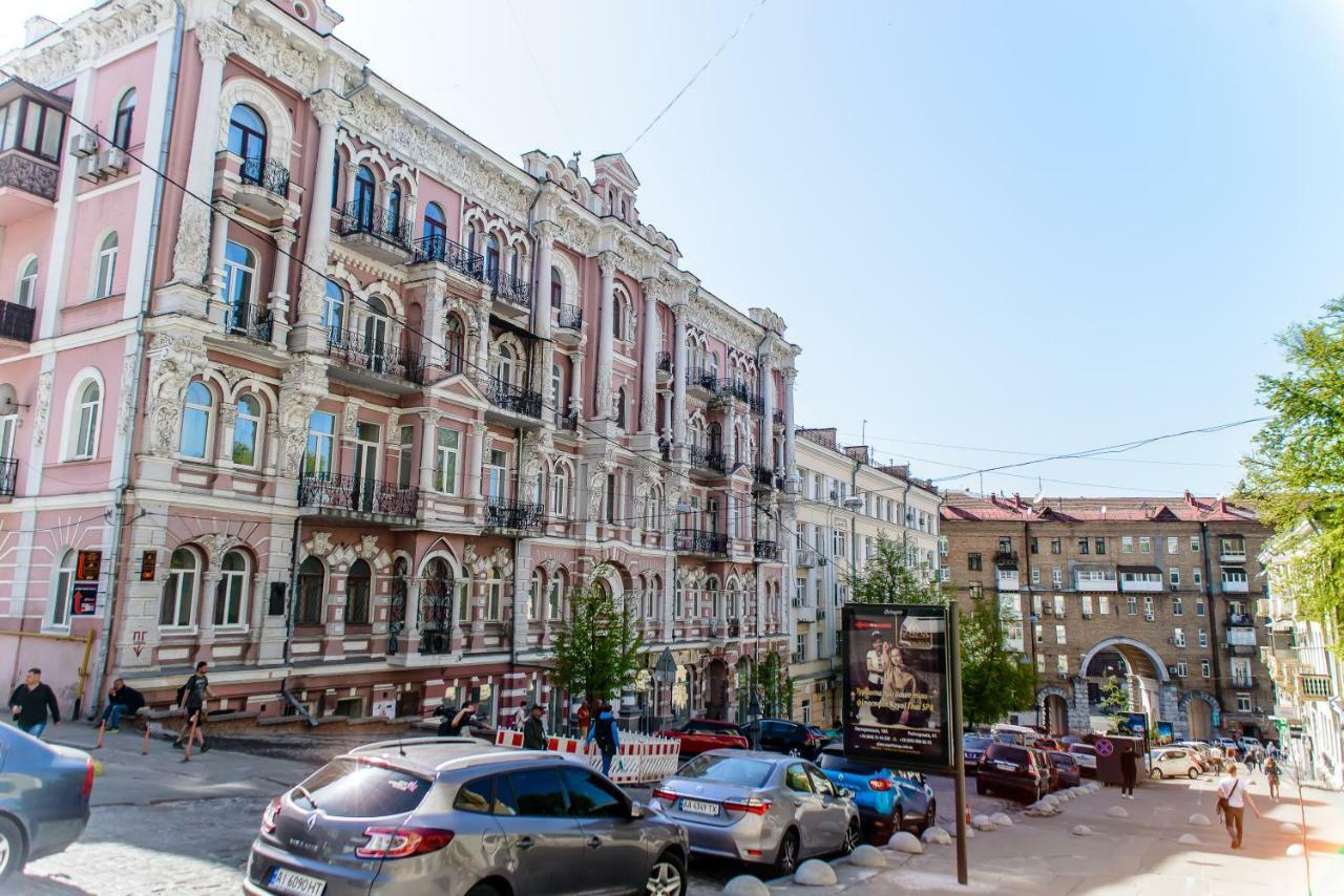 Globus Lipki Hostel Киев Екстериор снимка
